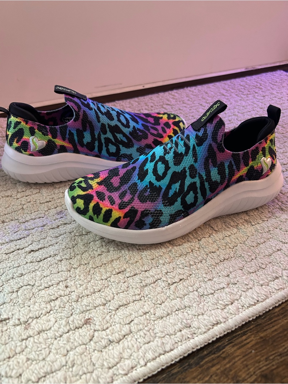 Skechers Kids Ultra Flex 2.0 Slip-On Sneakers in Rainbow Leopard Size 5/37 - Picture 3 of 5